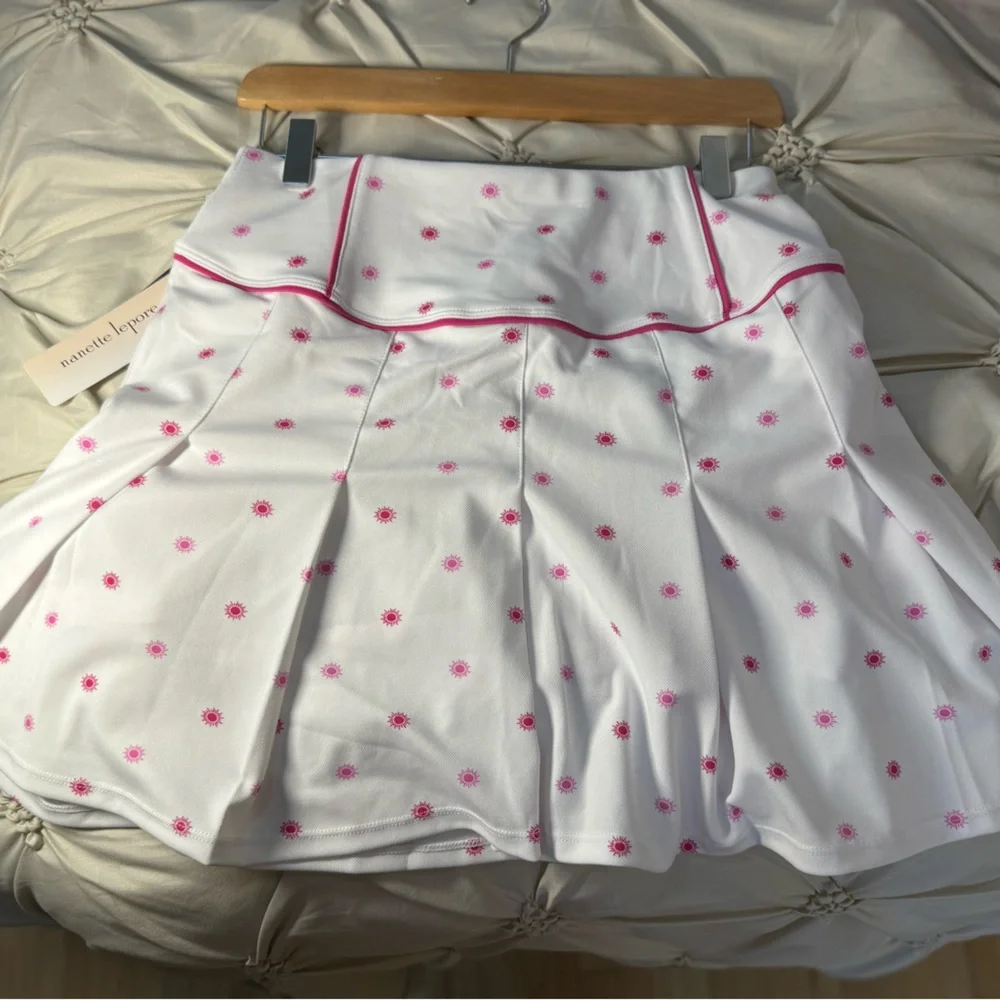 NWT Nanette Lepore White Tennis Skirt Skort w Hot Pink Sunbursts Size Small - Picture 15 of 15